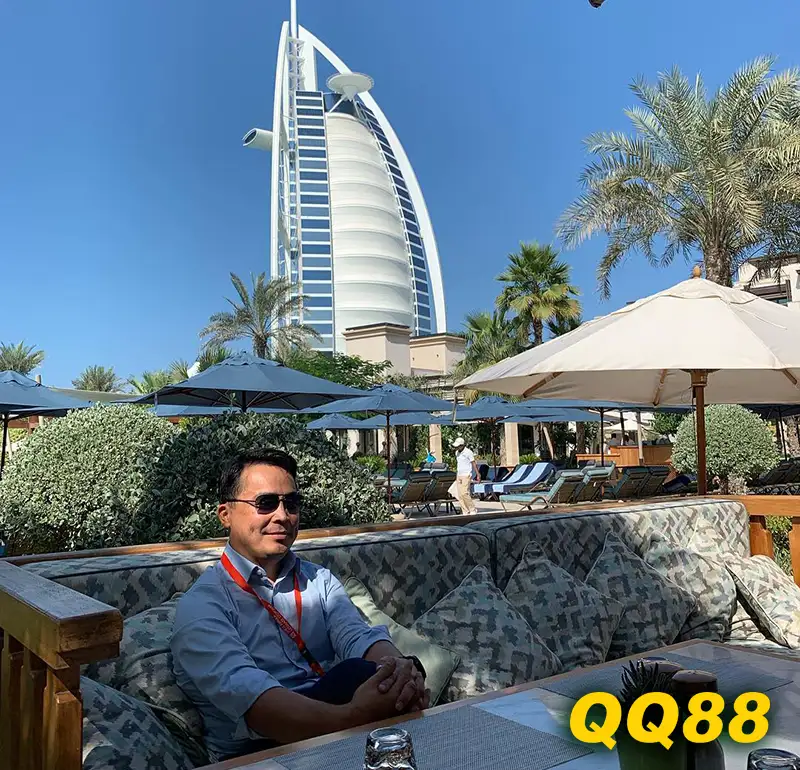 Tác giả của QQ88 trong chuyến công tác đến Dubai để ký kết hợp tác với các chủ đầu tư UAE